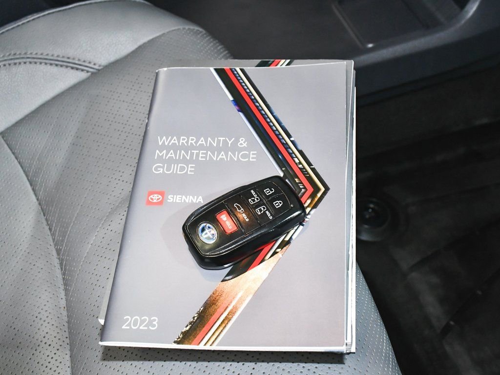 Used 2023 Toyota Sienna Limited image 68