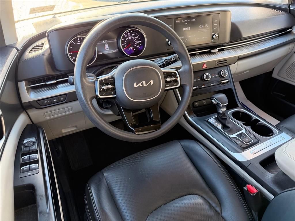 Used 2023 Kia Carnival LX FWD image 11