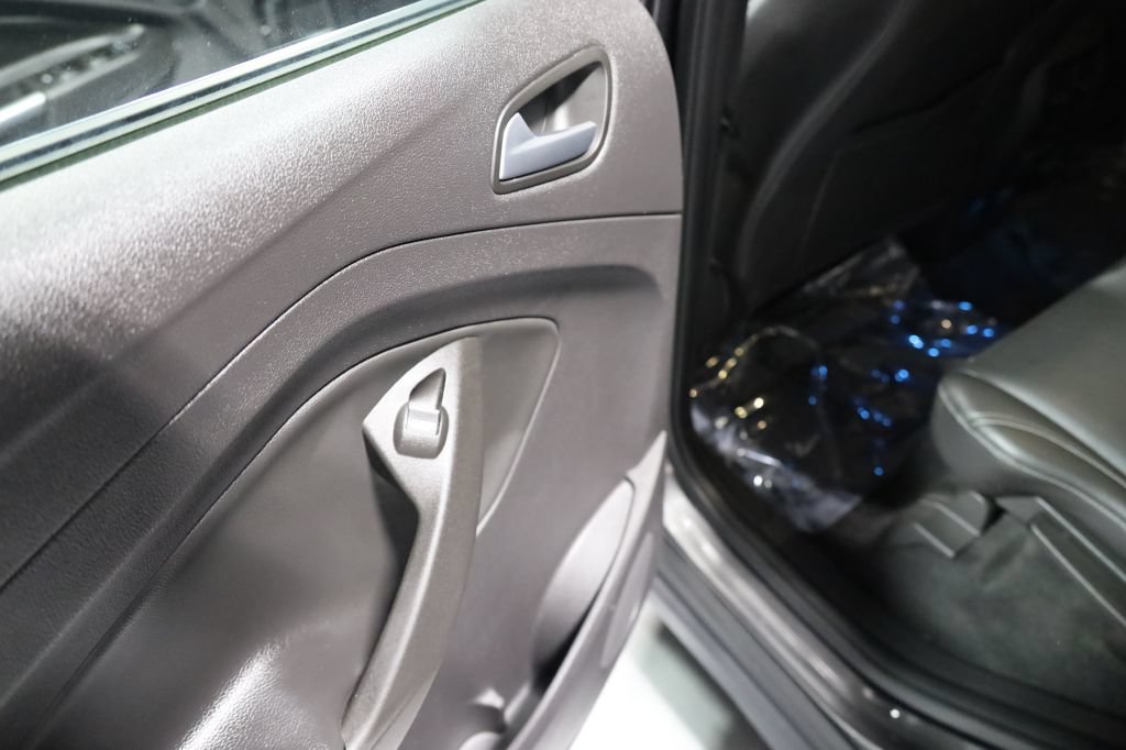 Used 2015 Ford C-MAX Energi SEL w/ Exterior Protection Package FWD image 18