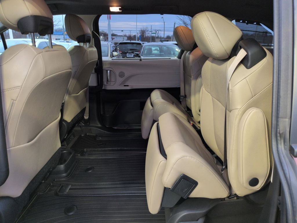 Certified 2024 Toyota Sienna Limited FWD image 25