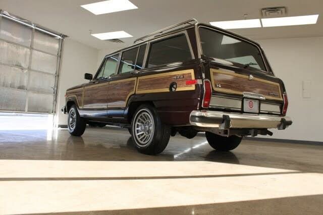 Used 1989 Jeep Grand Wagoneer image 14