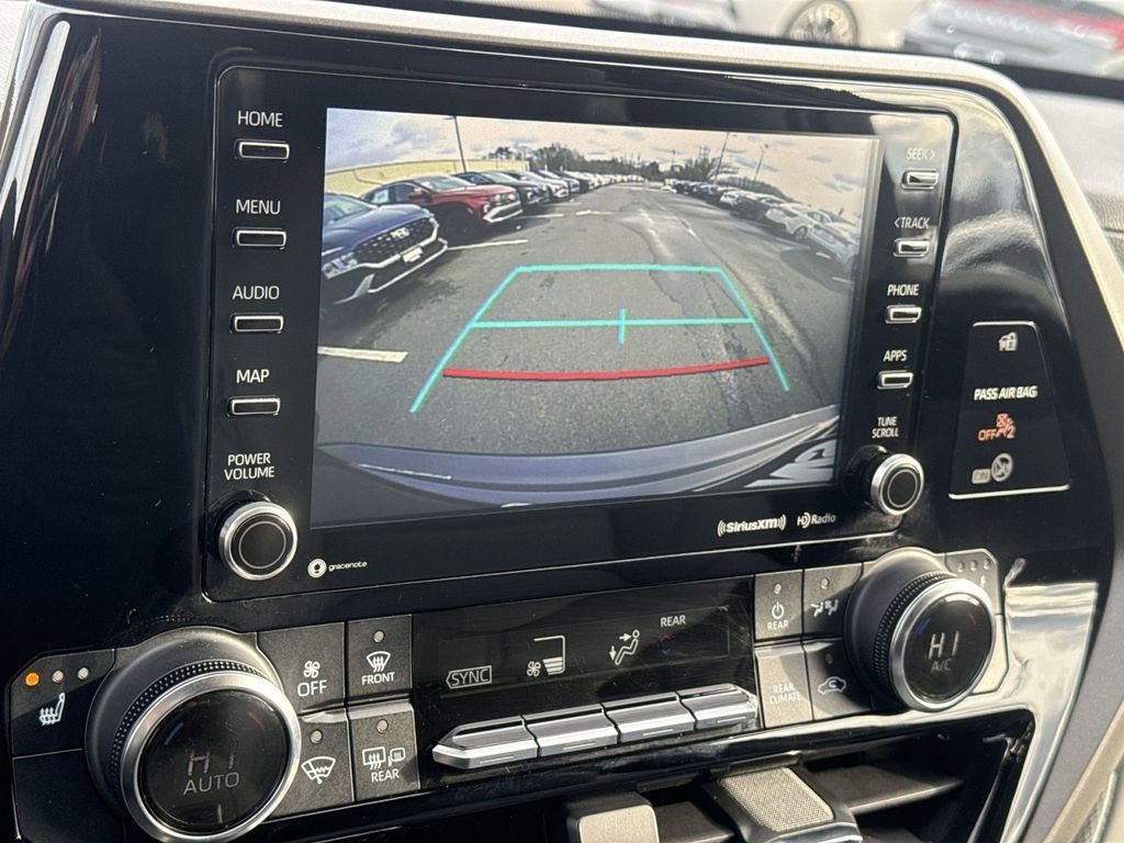 Used 2022 Toyota Highlander XLE image 18
