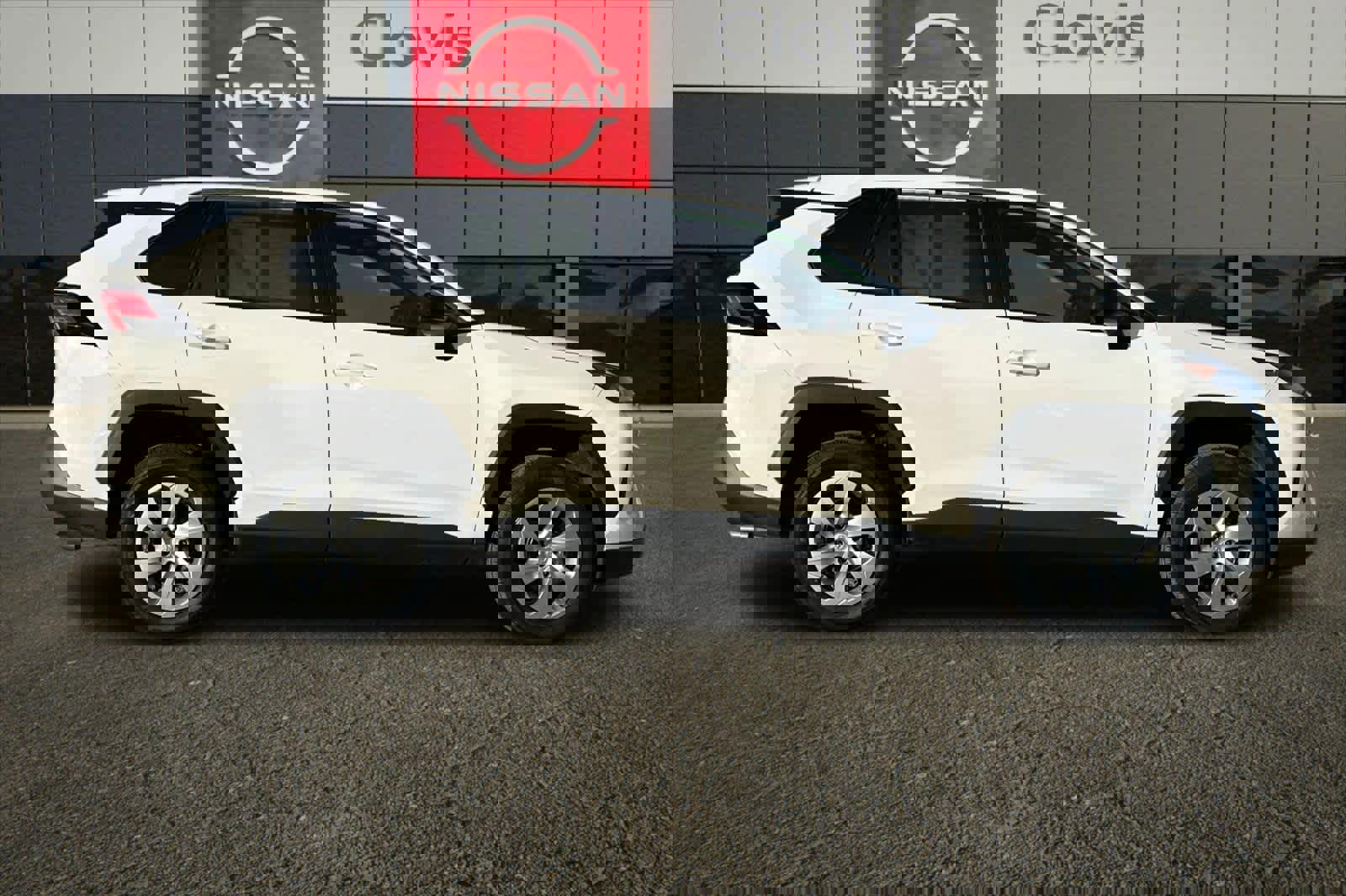 Used 2022 Toyota RAV4 LE image 9