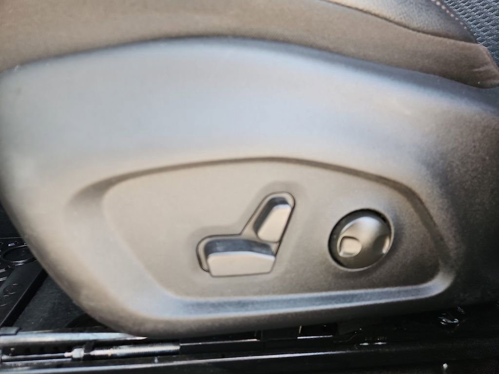 Used 2026 Jeep Compass Latitude w/ Quick Order Package 29K AWD/4WD image 14