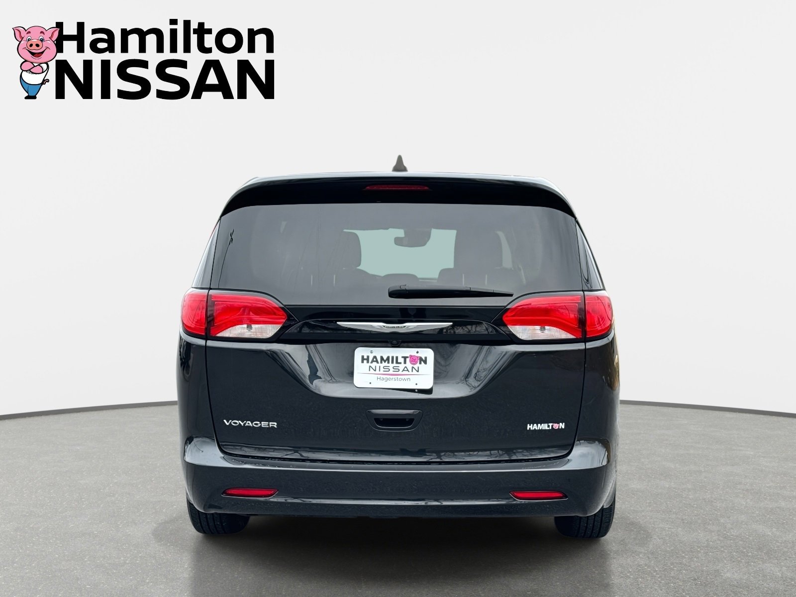 Used 2023 Chrysler Voyager LX image 3