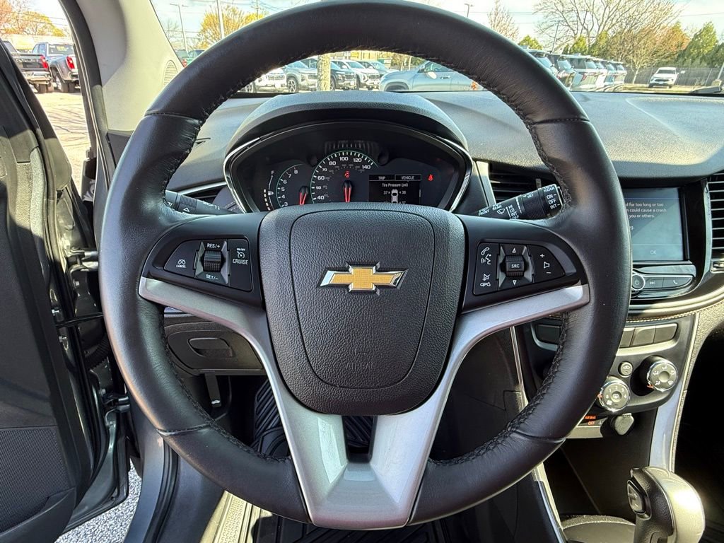 Used 2020 Chevrolet Trax LT w/ LT Convenience Package FWD image 16