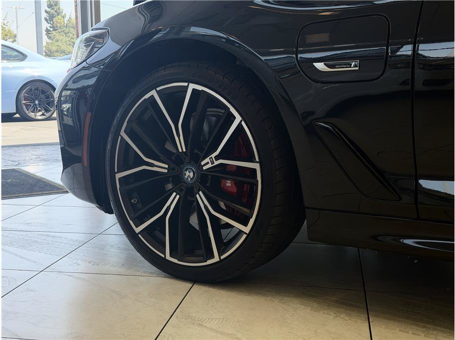 Used 2023 BMW 530e w/ M Sport Package RWD image 12