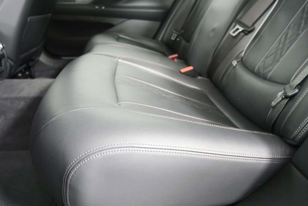 Used 2022 BMW 740i xDrive w/ M Sport Package image 15