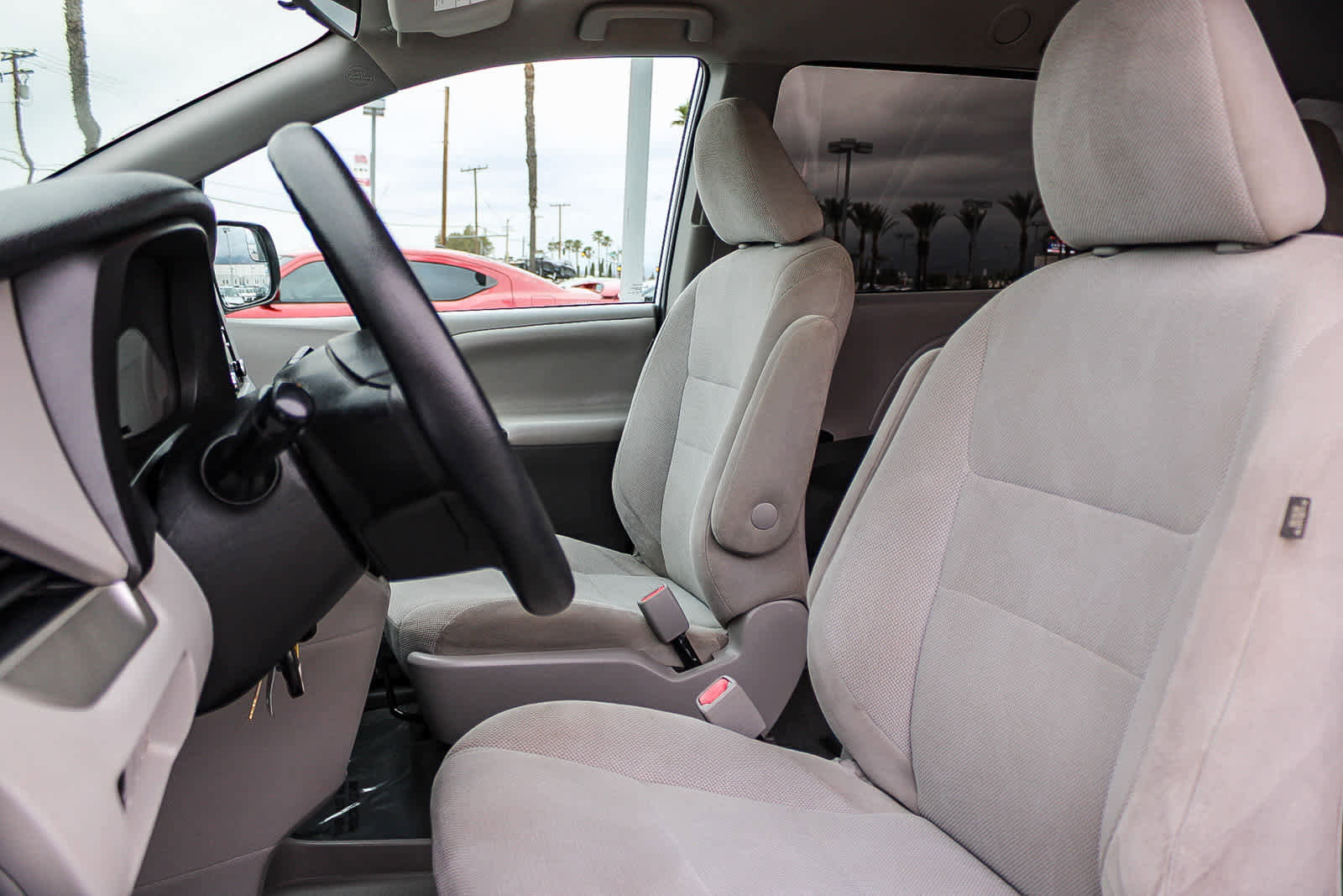 Used 2020 Toyota Sienna L image 17