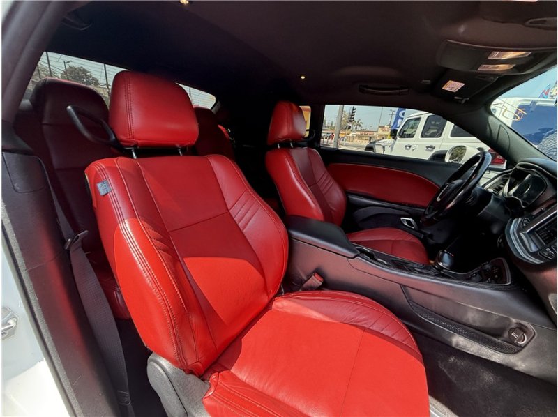Used 2019 Dodge Challenger SXT image 25