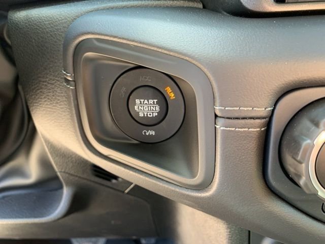 Used 2025 Jeep Gladiator Mojave w/ Convenience Group AWD/4WD image 16
