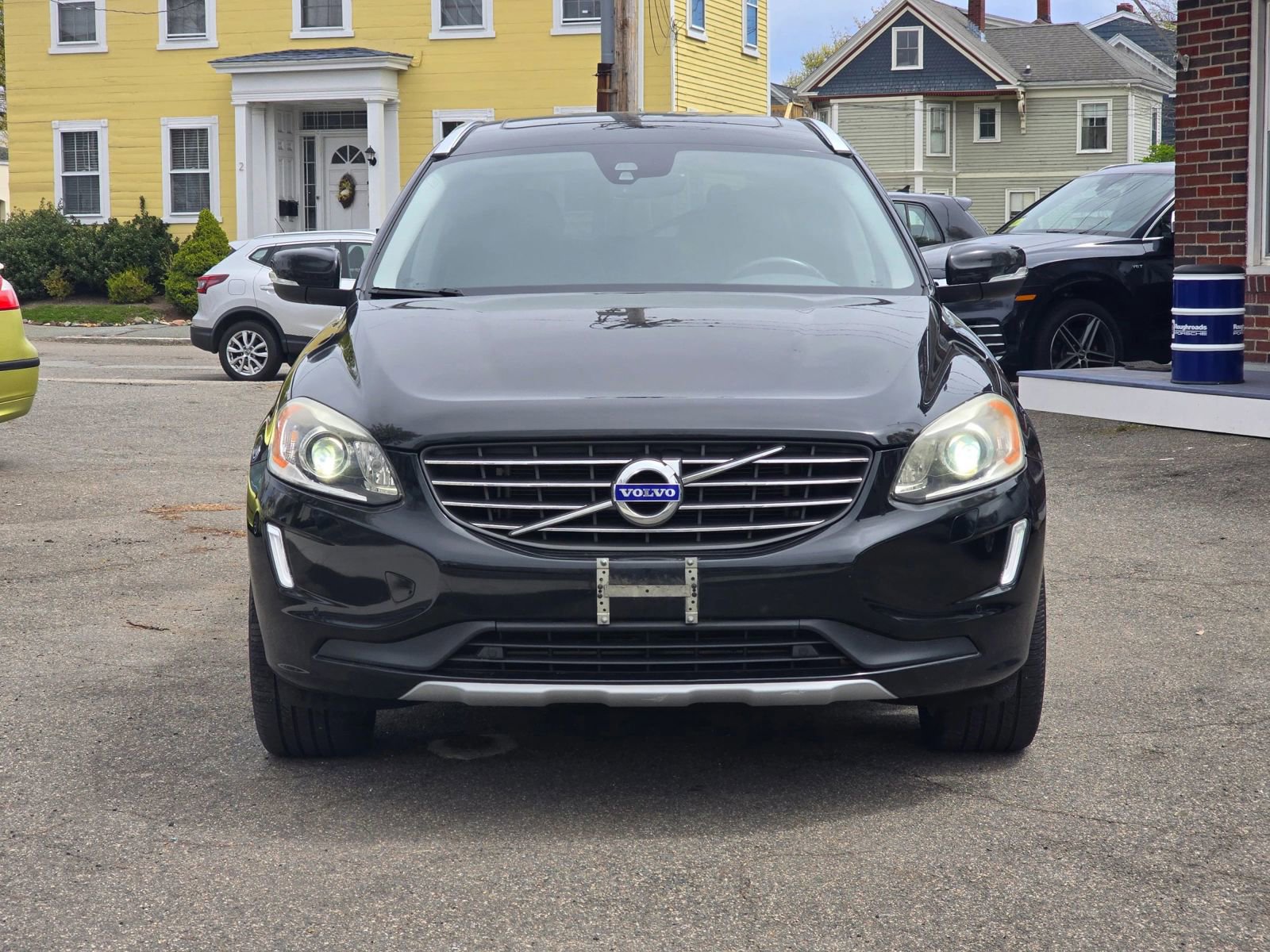 Used 2017 Volvo XC60 T6 Inscription w/ Preferred Option Package AWD/4WD image 2