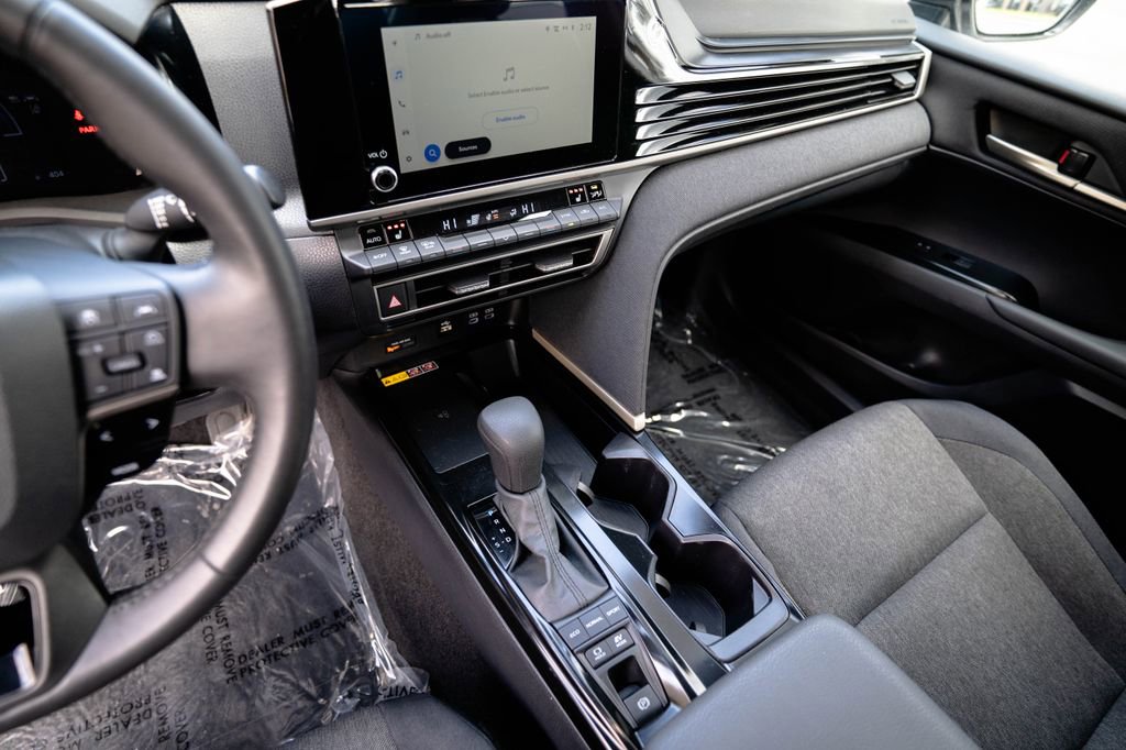 Used 2025 Toyota Camry LE AWD/4WD image 21