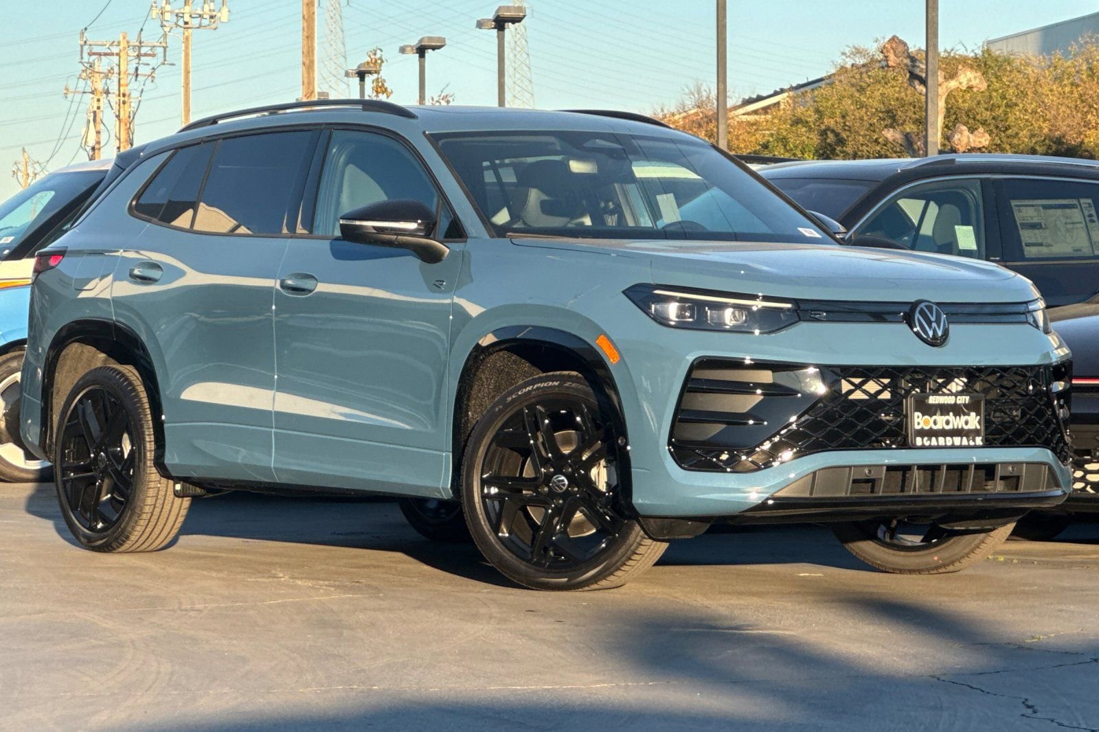 New 2026 Volkswagen Tiguan SE R-Line AWD/4WD image 2