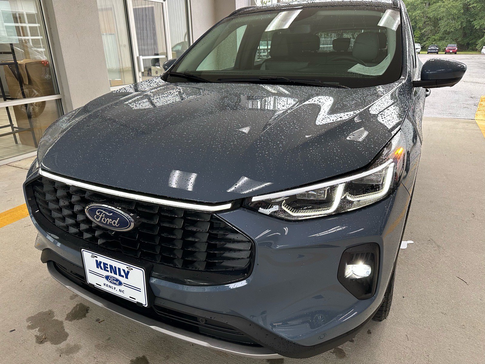 Certified 2024 Ford Escape Platinum w/ Premium Technology Package AWD/4WD image 2
