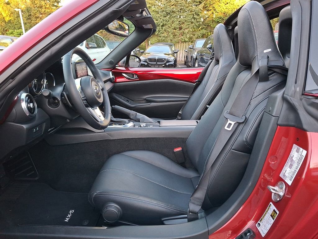 Used 2020 MAZDA MX-5 Miata RF Grand Touring RWD image 9