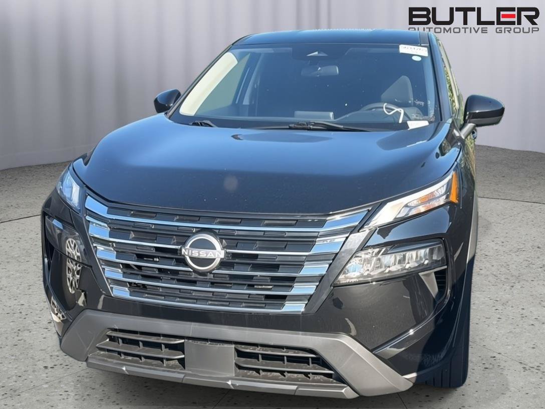 Used 2024 Nissan Rogue SV AWD/4WD image 3