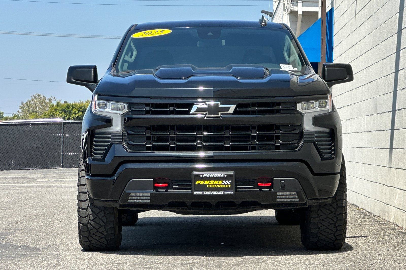 Used 2025 Chevrolet Silverado 1500 LT Trail Boss w/ LPO, Dark Essentials Package AWD/4WD image 9