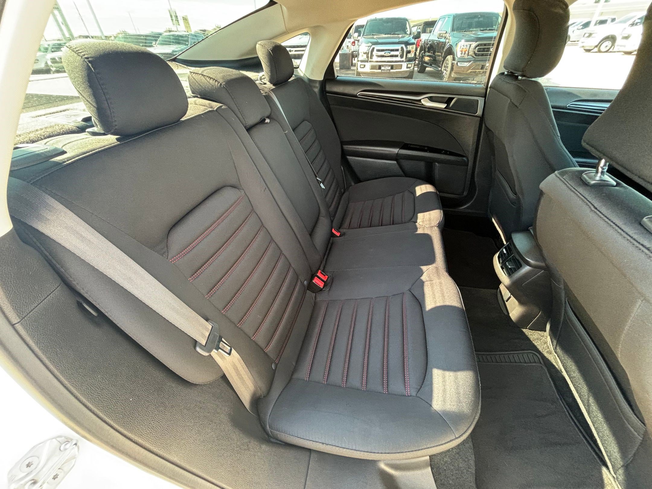 Used 2016 Ford Fusion SE image 27