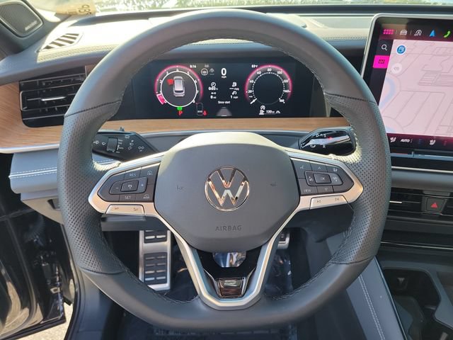 Used 2025 Volkswagen Tiguan SEL R-Line AWD/4WD image 21