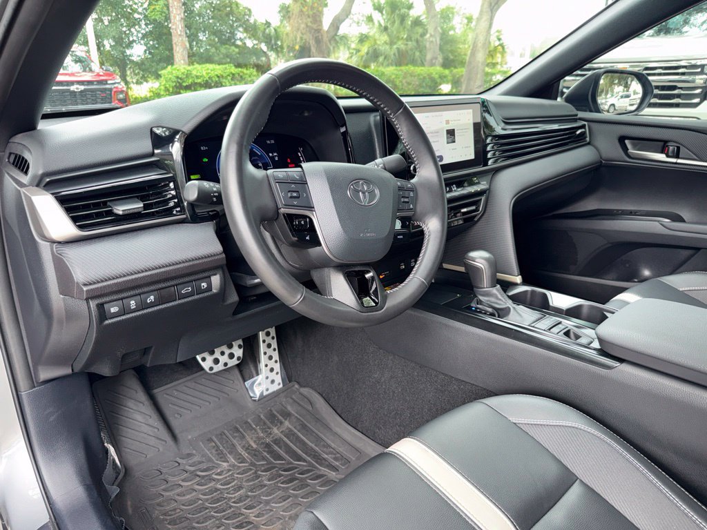 Used 2025 Toyota Camry SE FWD image 15