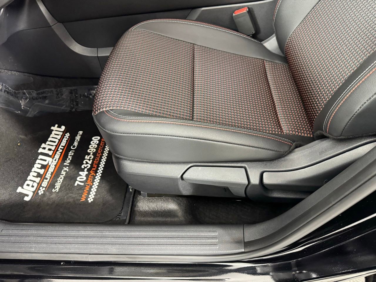 Used 2025 Nissan Kicks SR FWD image 17