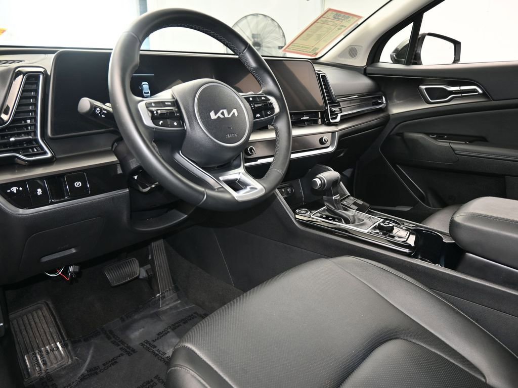 Used 2025 Kia Sportage EX image 13