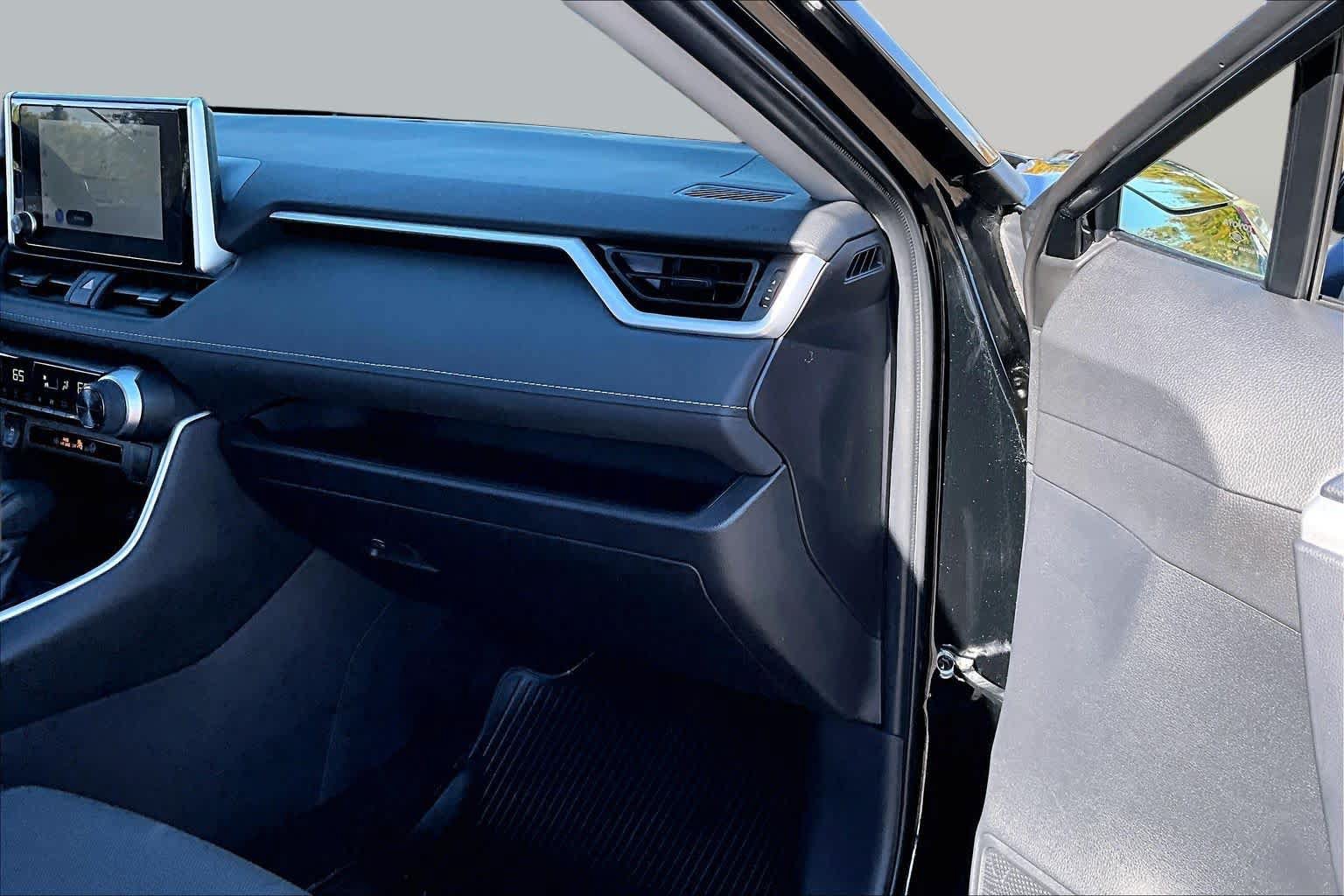 Certified 2025 Toyota RAV4 XLE AWD/4WD image 18