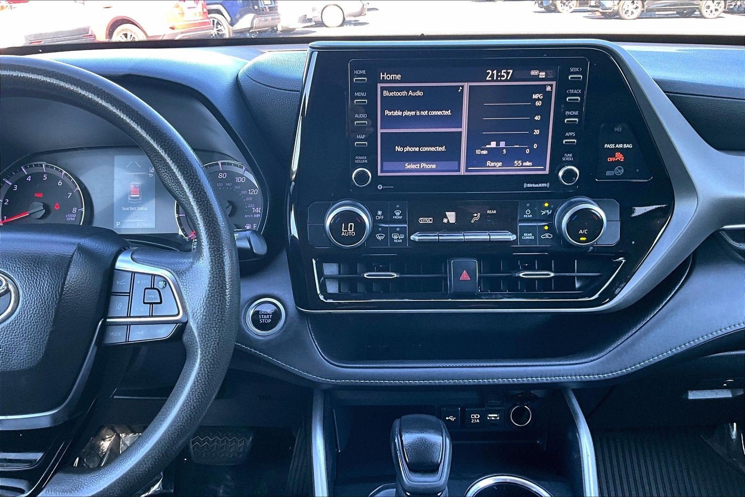 Used 2021 Toyota Highlander L AWD/4WD image 6