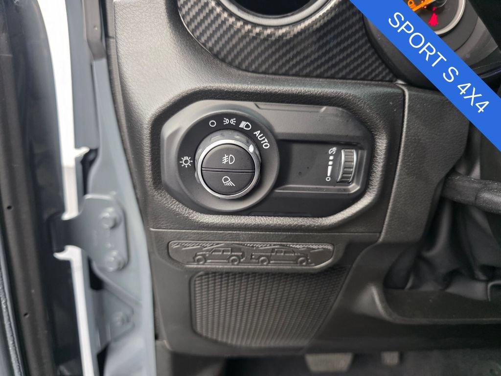Used 2025 Jeep Gladiator Sport AWD/4WD image 23