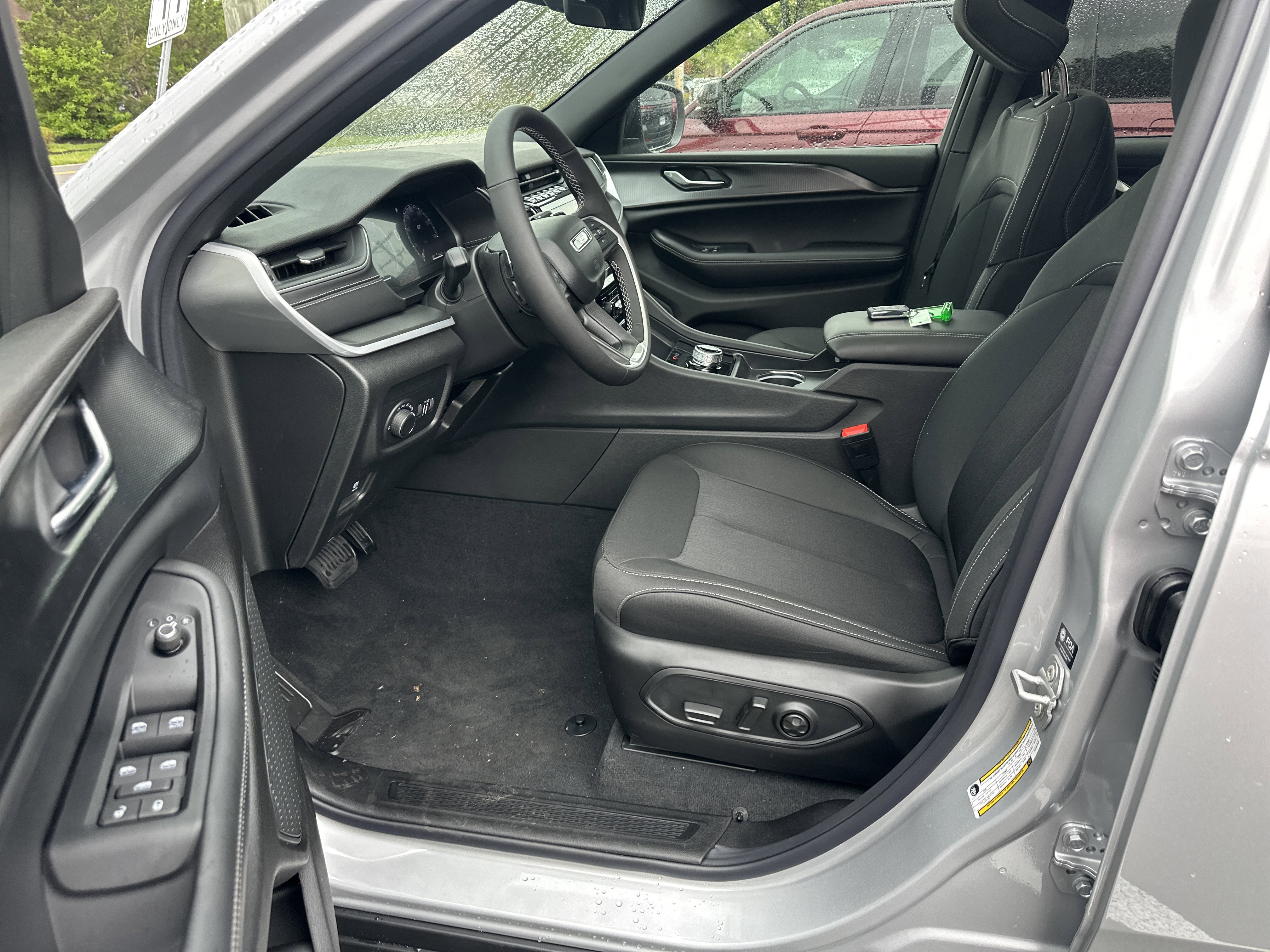 New 2026 Jeep Grand Cherokee Laredo AWD/4WD image 25