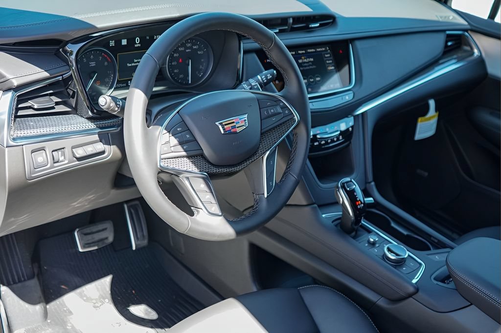 New 2026 Cadillac XT5 Sportv w/ LPO, Onyx Lite Package AWD/4WD image 8