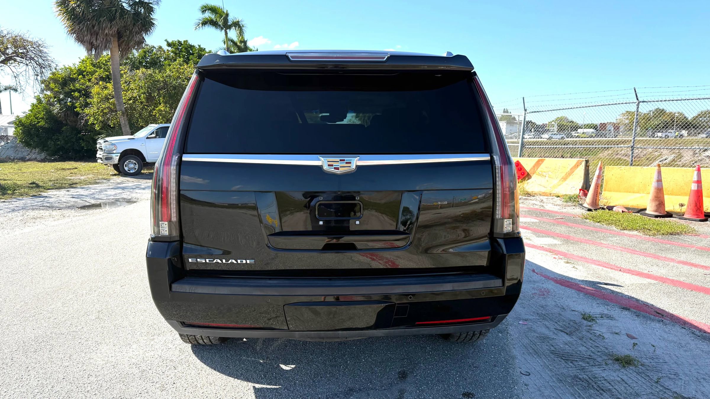 Used 2015 Cadillac Escalade Premium RWD image 4