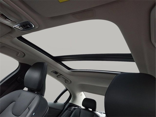 Used 2020 Volvo S60 T6 Momentum image 13