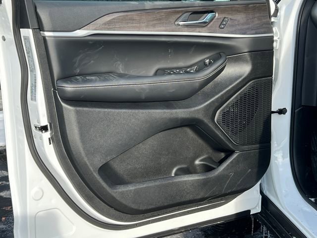 New 2025 Jeep Grand Cherokee Limited w/ Trailer Tow Package image 13