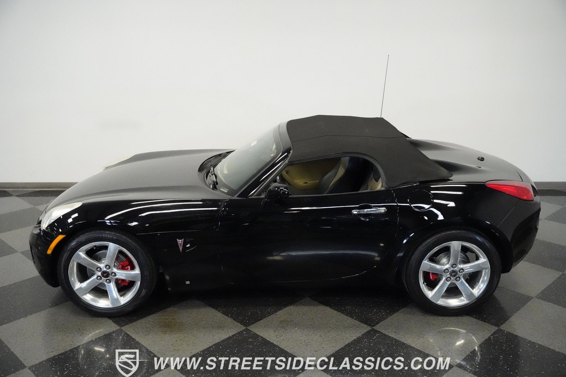 Used 2006 Pontiac Solstice Convertible w/ Premium Package image 9
