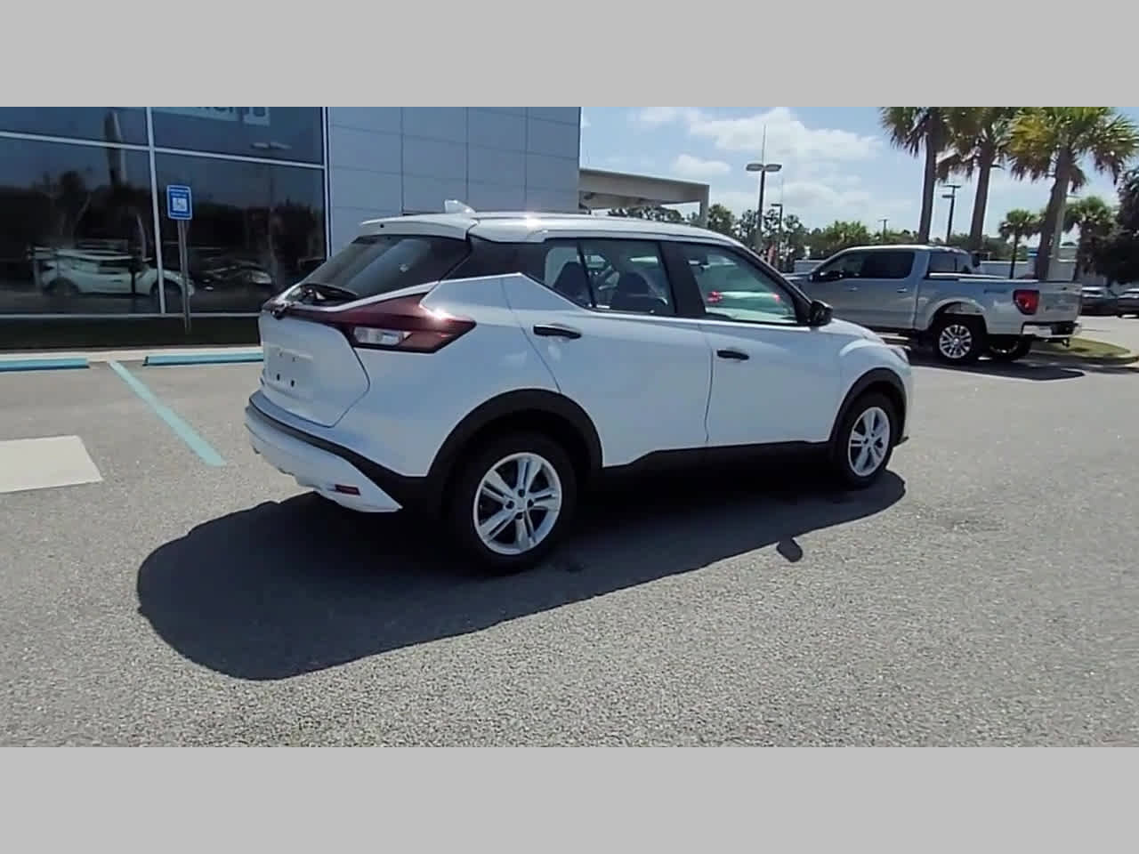 New 2025 Nissan Kicks Play S image 32