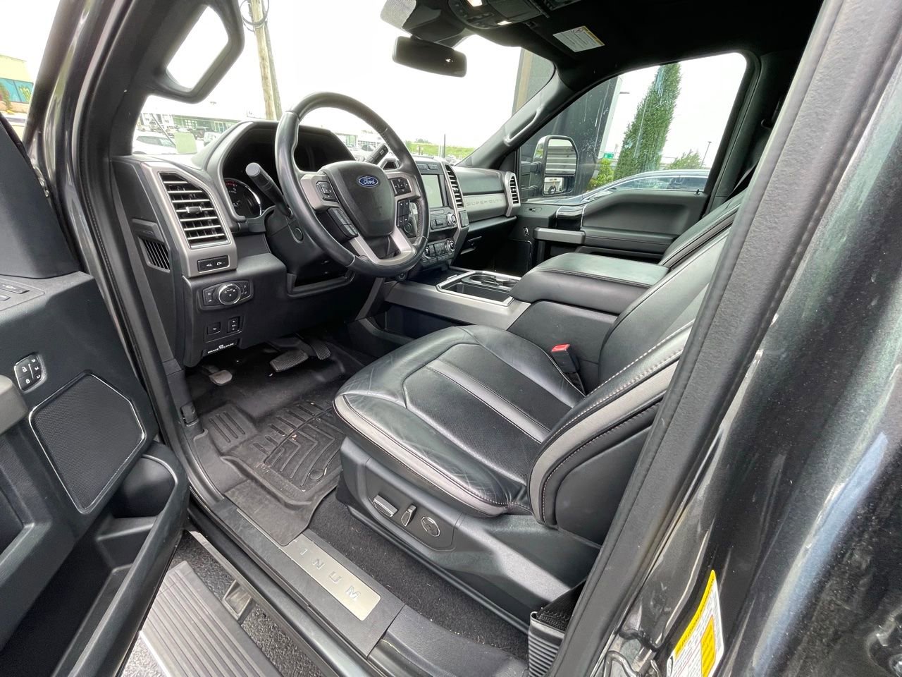 Used 2020 Ford F250 Platinum w/ FX4 Off-Road Package AWD/4WD image 8