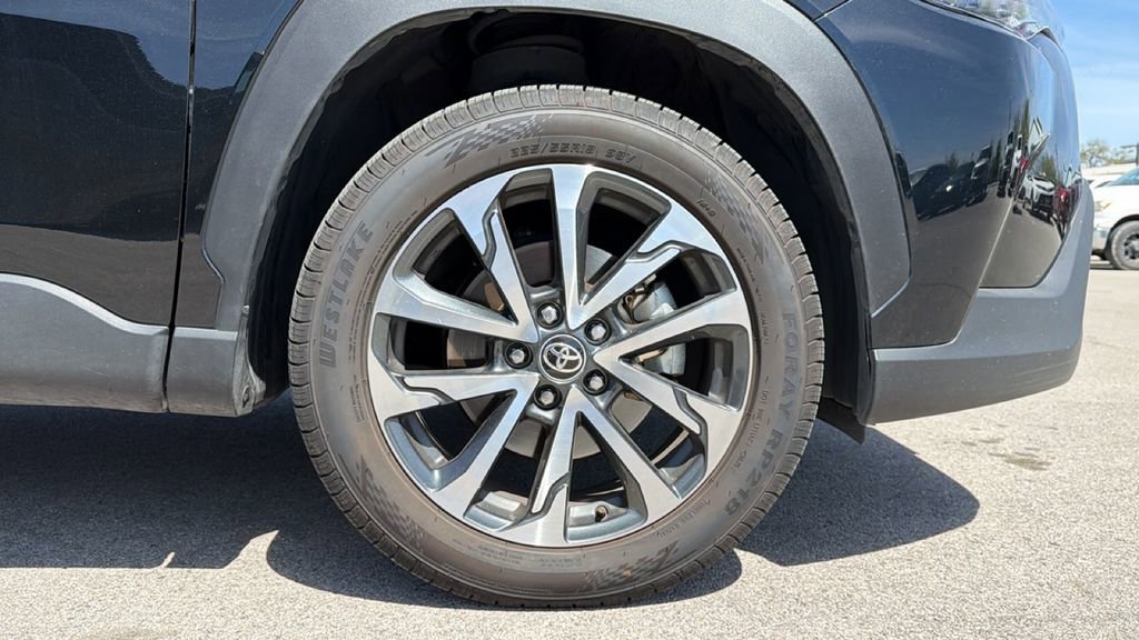 Certified 2025 Toyota Corolla Cross XLE image 6
