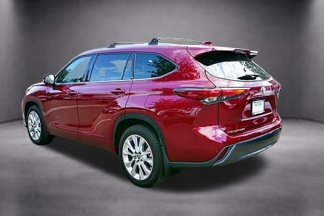 Used 2023 Toyota Highlander Limited FWD image 6