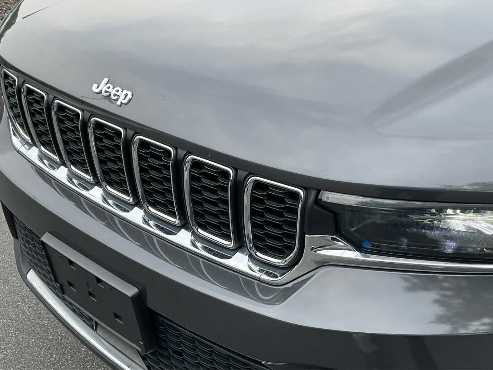 Used 2022 Jeep Grand Cherokee Laredo w/ Luxury Tech Group I RWD image 10