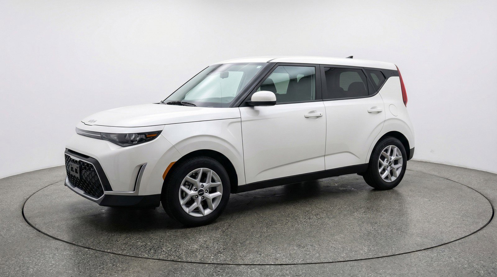 Used 2025 Kia Soul LX w/ LX Technology Package FWD image 3