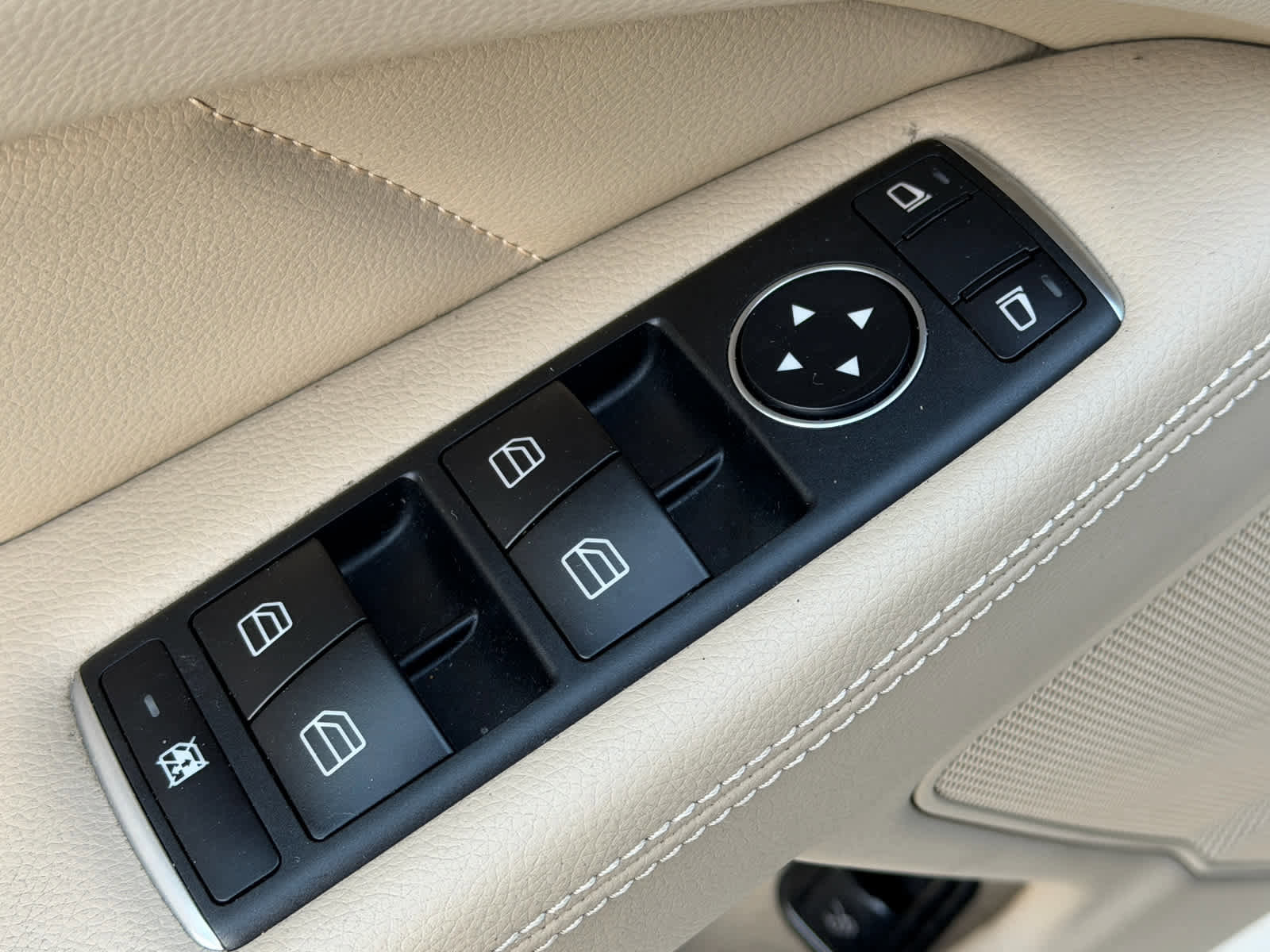 Used 2014 Mercedes-Benz CLS 550 4MATIC image 26