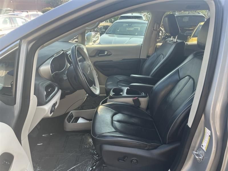 Used 2018 Chrysler Pacifica Limited FWD image 9