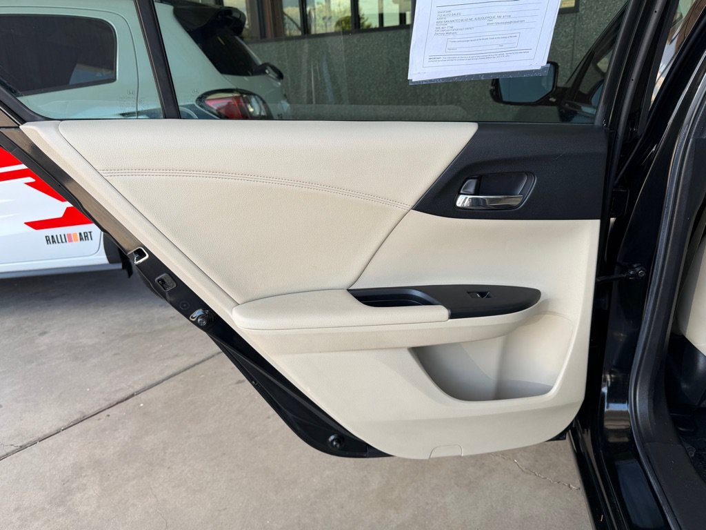 Used 2017 Honda Accord EX-L image 31