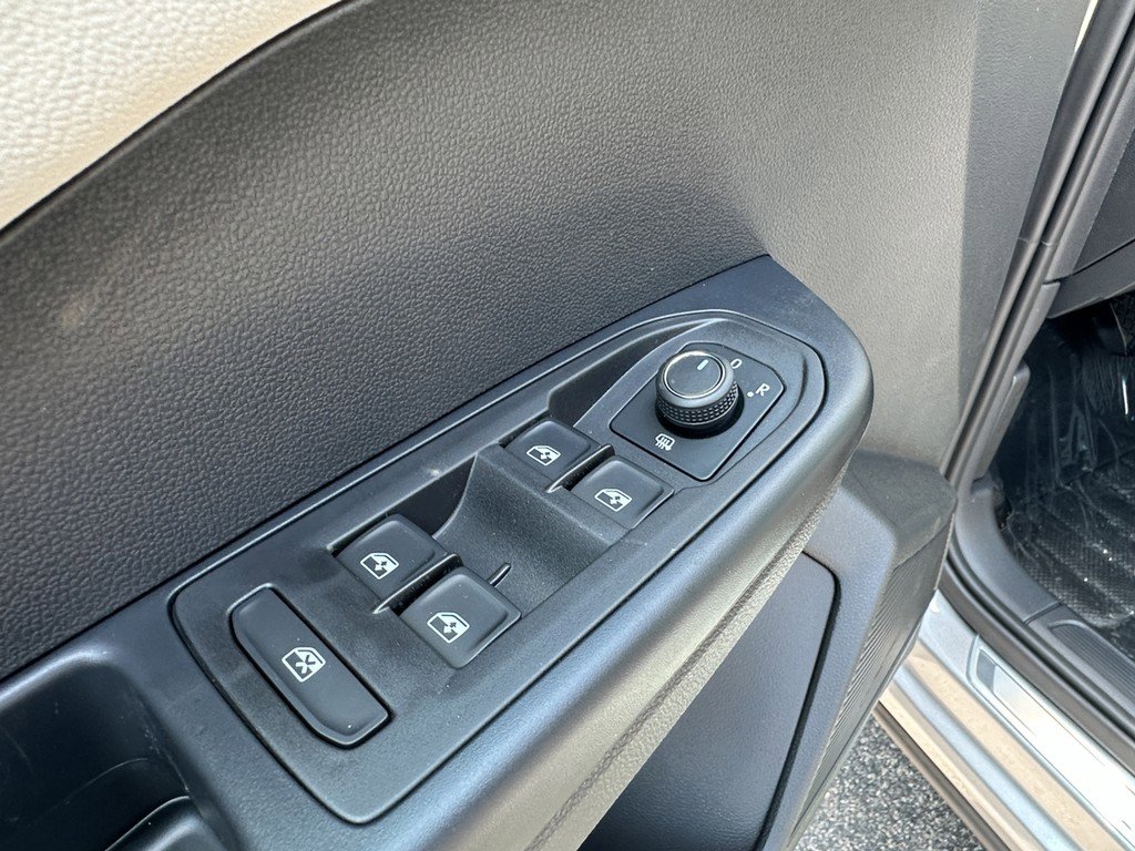 New 2025 Volkswagen Taos SEL image 19