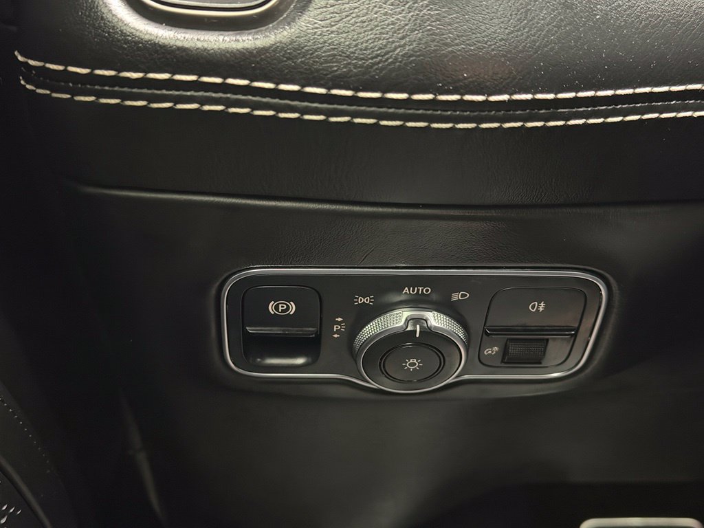 Used 2021 Aston Martin DBX AWD/4WD image 28