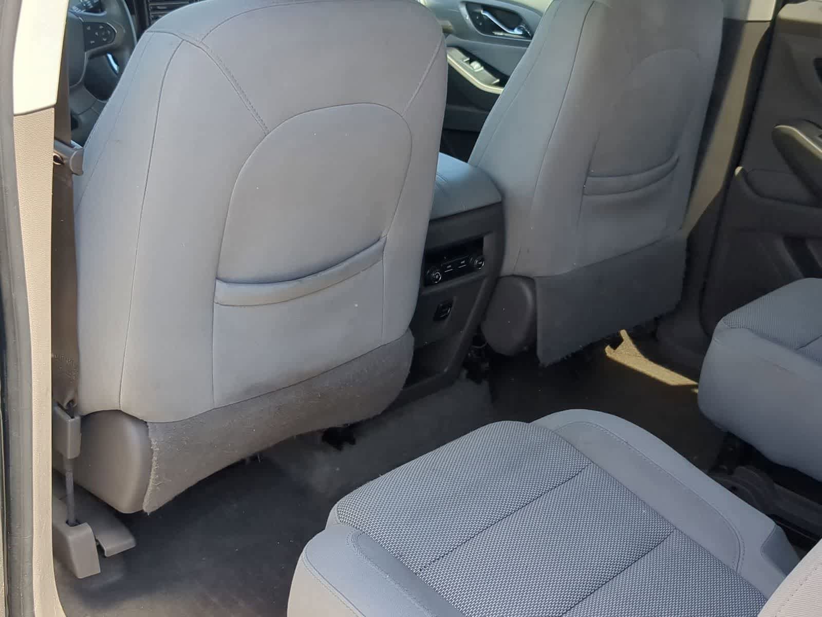 Used 2018 Chevrolet Traverse LT FWD image 19