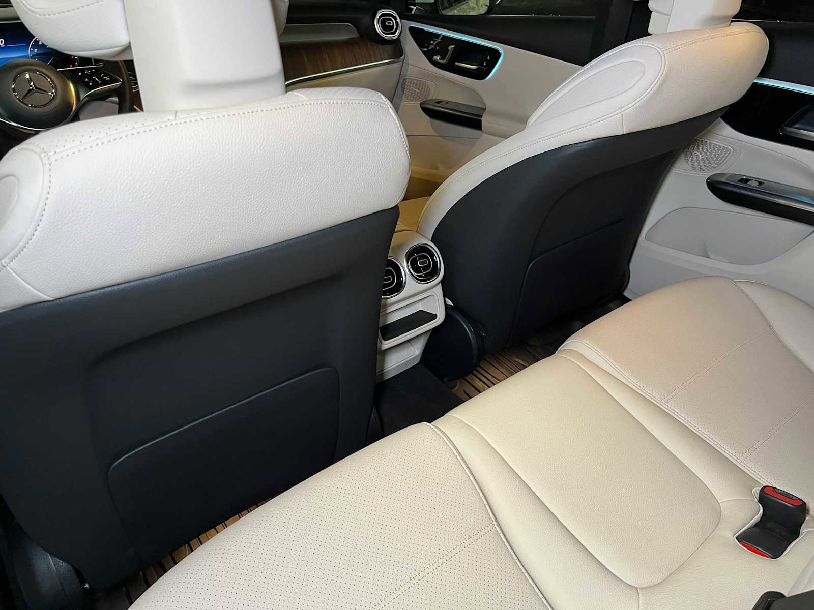 Certified 2025 Mercedes-Benz GLC 300 4MATIC image 21