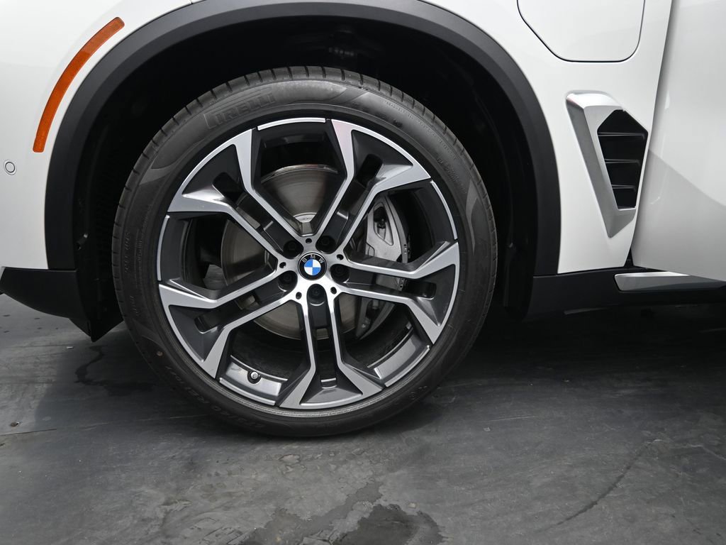 New 2026 BMW X5 xDrive50e AWD/4WD image 4